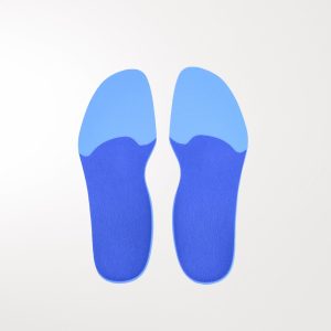 vue de haut d'une paire de semelles Waruju de snowboard